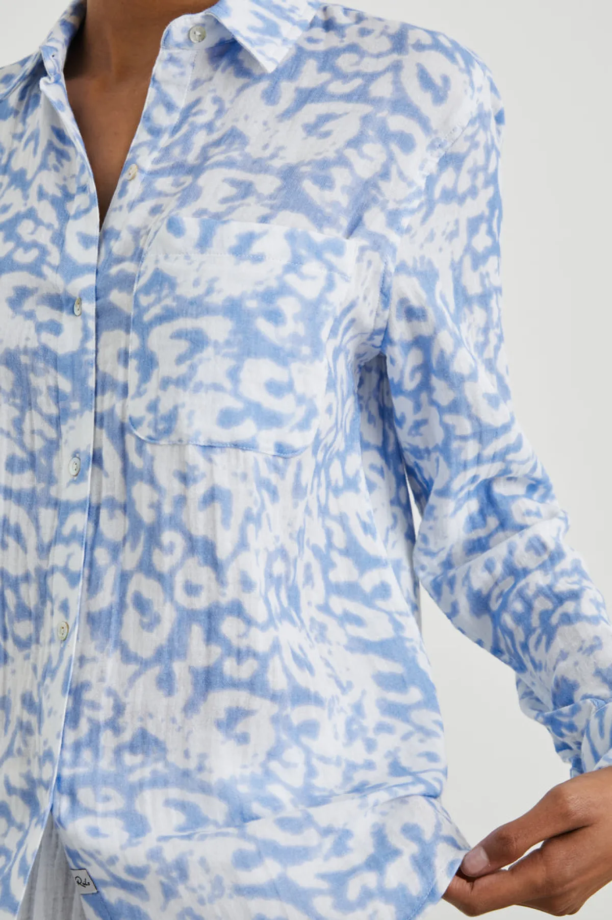 ELLIS SHIRT - BLUE DIFFUSED CHEETAH|Rails Online