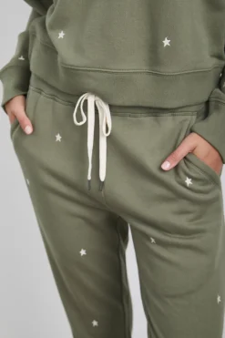 KINGSTON SWEATPANT - OLIVE EMBROIDERED IVORY STARS|Rails New