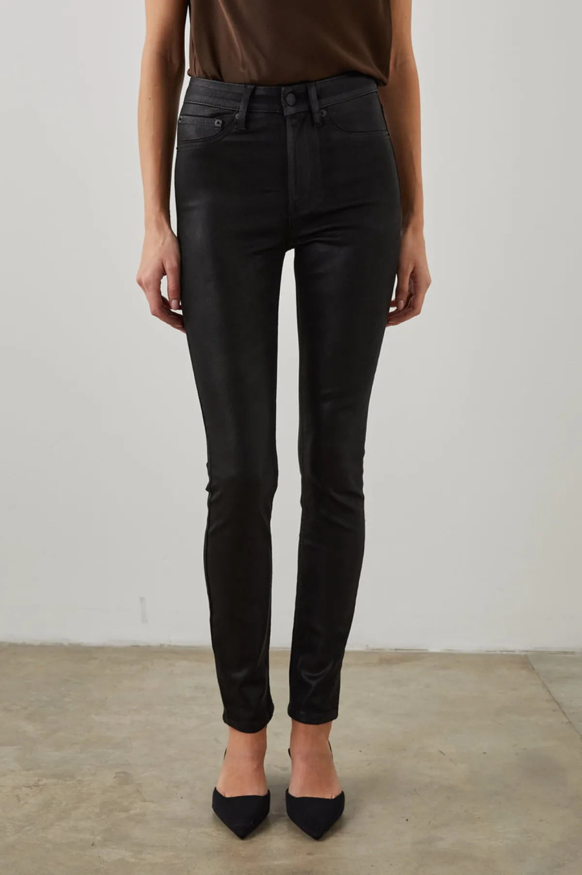 LARCHMONT SKINNY - COATED NOIR|Rails Online