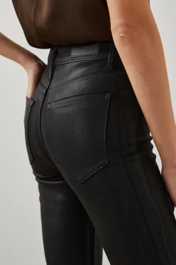 LARCHMONT SKINNY - COATED NOIR|Rails Online